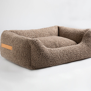Cama Moderna para Perros de Diseño Nuevo, Cama de Lujo para Mascotas de Tela de Lana Bouclé con Asa de PU - Product Image 4