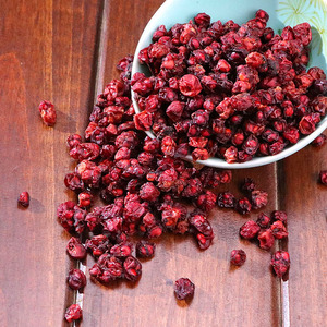 Çiğ Kurutulmuş Schisandra Chinensis Meyveleri 500g Güneşte Kurutulmuş Changbai Dağları Jilin'den Bitkisel Demleme ve Mutfak Kullanımı İçin - Product Image 2