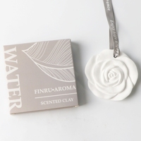 Diffuseur d'huiles essentielles en porcelaine artisanale en forme de fleur, parfum d'ambiance pour la maison, diffuseur suspendu en céramique parfumée, désodorisant pour voiture et armoire
