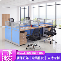 45 Ensembles de chaises de bureau minimalistes en PVC argenté et bleu ciel, en forme de barre, avec cloisons de poste de travail doubles pour quatre personnes, pour le bureau