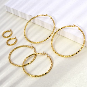 Pendientes de Aro de Acero Inoxidable Chapados en Oro de 18K de Lujo para Mujer - Product Image 2