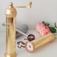 Accessoires et gadgets de cuisine Moulin à épices avec système de manivelle à engrenages réglable de qualité alimentaire Moulin à sel et à poivre en cuivre