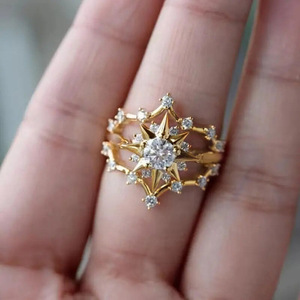 Anillo de circonita calado con diseño de estrella de rayos de sol para mujer, joyería geométrica de moda para dedo - Product Image 2