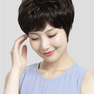 Perruque de tête complète aux cheveux courts d'apparence naturelle pour les femmes d'âge moyen et les personnes âgées, cheveux bouclés courts, couverture complète de la tête - Product Image 1