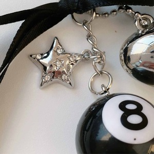 2025 vente en gros nouveau One Shot noir 8 pendentif porte-clés argent en forme de coeur lanière de téléphone en métal avec corde suspendue en PVC pour les filles - Product Image 4