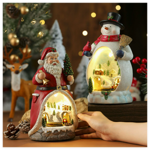 Scultura Rotante in Cristallo con Luci LED <span class=keywords><strong>e</strong></span> Carillon Multifunzione a Forma di Vecchietto - Ornamento Natalizio Artistico Dipinto a Mano - Product Image 3