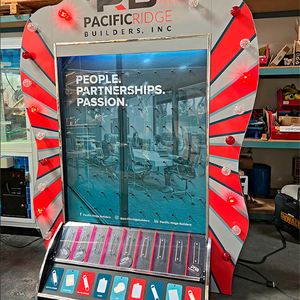 <span class=keywords><strong>Jeu</strong></span> <span class=keywords><strong>de</strong></span> Plinko géant personnalisé en bois pour location événementielle, avec fente à cartes pour tirage au sort et chute <span class=keywords><strong>de</strong></span> prix, idéal pour soirées et divertissements alcoolisés - Product Image 5