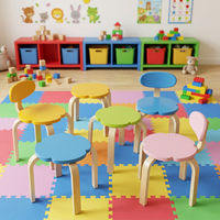Ensemble table et chaises pour enfants en bois moderne en forme de fleur, caractéristiques de sécurité, écologiques et durables pour une utilisation à l'école, en garderie et en maternelle