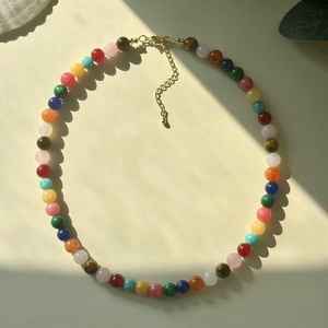 Collar de Resina Moderno con Colgante Artístico Decorativo, Joyería Ligera Ideal para Uso Diario y Combinar con Atuendos Elegantes - Product Image 1