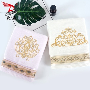 Sang Trọng Phổ Biến Châu Âu Mô Hình Thêu Với Ren Đẹp Nhung Khăn Tắm Thiết Lập Ánh Sáng Màu - Product Image 1