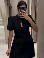 ZEVITY Robe Courte Chic et Élégante pour Femme, Noire, Col Rond, Fermeture Éclair, Manches Courtes Bouffantes, Tendance Printemps-Été 2026, Idéale pour les Fêtes