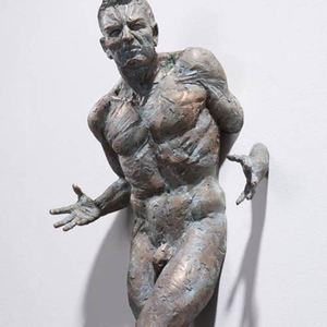 Scultura Moderna in Bronzo di Matteo Pugliese, Statua da Parete Uomo a Grandezza Naturale, Arte Astratta in Metallo per Arredamento Casa in Vendita - Product Image 5