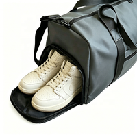 Sac de voyage en polyester pratique avec logo personnalisé, résistant à l'eau, avec poche pour articles mouillés, spacieux, avec bandoulière réglable