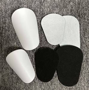 Parastinchi Leggeri in <span class=keywords><strong>Plastica</strong></span> per Calcio, Protezioni Gambe per Allenamento e Sport all'Aperto, Adatti a Bambini e Adulti - Product Image 1