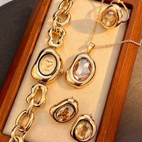 Ensemble de bijoux montre à quartz pour femme, luxe discret, avec boîtier en galets fluides, collier, bague et boucles d'oreilles en cristal facetté