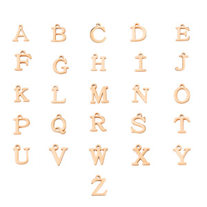 Breloques de sac en acier inoxydable plaqué or 18 carats revêtement PVD imperméable avec de minuscules lettres initiales style classique pour enfants - Product Image 2