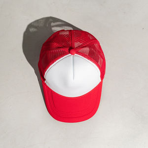 Casquette Trucker Sportive 6 Panneaux Personnalisable en Gros, Perforée au Laser, 100% Polyester Velours et Maille, Casquette Vierge en Stock - Product Image 1