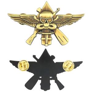 Insignia magnética <span class=keywords><strong>de</strong></span> pano para Dron, insignia <span class=keywords><strong>de</strong></span> aviación, alas <span class=keywords><strong>de</strong></span> metal personalizadas, alfileres <span class=keywords><strong>de</strong></span> solapa - Product Image 1