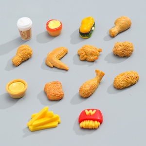 Venta al por mayor Nueva simulación en miniatura tridimensional Casa de juegos juego de comida pollo frito familia cubo conjunto decoración de resina - Product Image 2