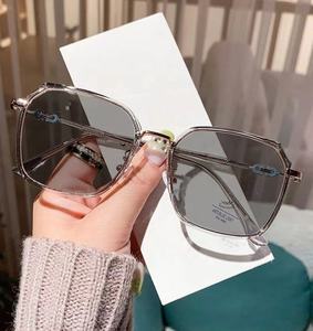 Lunettes photochromiques anti-lumière bleue, noires, vertes, grandes, carrées, irrégulières, avec strass, photo-grises, pour femmes et filles, lunettes changeantes de couleur - Product Image 5