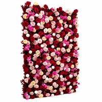 Mur de fleurs artificielles bordeaux en gros, en stock aux États-Unis, pour les décorateurs de lieux de mariage, les entreprises de location de matériel événementiel et les entreprises de location de matériel de fête