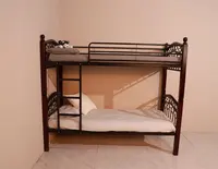 عرض ساخن سرير مزدوج بإطار معدني مزدوج سرير بطابقين عسكري للبالغين من الذكور