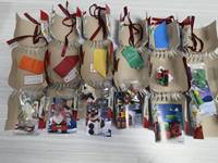 Emballages de crackers de Noël de luxe avec logo personnalisé, boîtes rigides en papier couché recyclé, gaufrage, marquage à chaud UV, jouets surprise