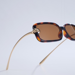 Gafas de Sol Rectangulares de Diseño para Mujer, Montura de Acetato con Efecto Carey, Detalle de Nudo Dorado, Protección UV400, Gafas de Sol de Moda para Exteriores - Product Image 3