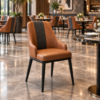Fauteuil de salle à manger en cuir avec dossier haut, revêtement cognac, structure en métal noir, mobilier de restaurant, personnalisable, OEM, vente en gros, Chine