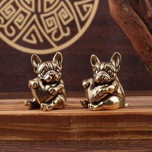 Figurine de chien vintage en laiton avec cœur, charmante statue de <span class=keywords><strong>bouledogue</strong></span> français, parfaite pour le bureau ou la décoration de la maison, cadeau unique - Product Image 1