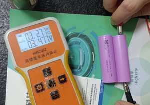 Btcap แบตเตอรี่ลิเธียมไอออนทรงกระบอก21700 4000มิลลิแอมป์40P 70A <span class=keywords><strong>3</strong></span>.6โวลต์4000มิลลิแอมป์ต่อชั่วโมง - Product Image 4