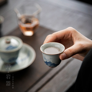 Taza de té de porcelana azul y blanca, pintada a mano con paisaje, tazón pequeño de cerámica, estilo tradicional chino para el té de la tarde - Product Image 4