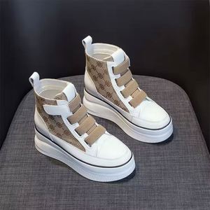 Chaussures de course tendance pour hommes avec logo personnalisé, légères, respirantes, en maille, en PU, pour l'été - Product Image 1