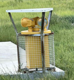 Baliza de rotación de helipuerto. La L-802H cuenta con tres lámparas de 150 vatios y tres lentes: transparente, aviación verde y amarillo. - Product Image 6