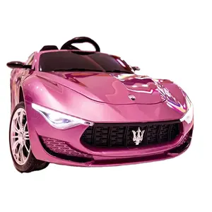 带行李箱的汽车孩子们喜欢新款时尚充电新款时尚玩具车