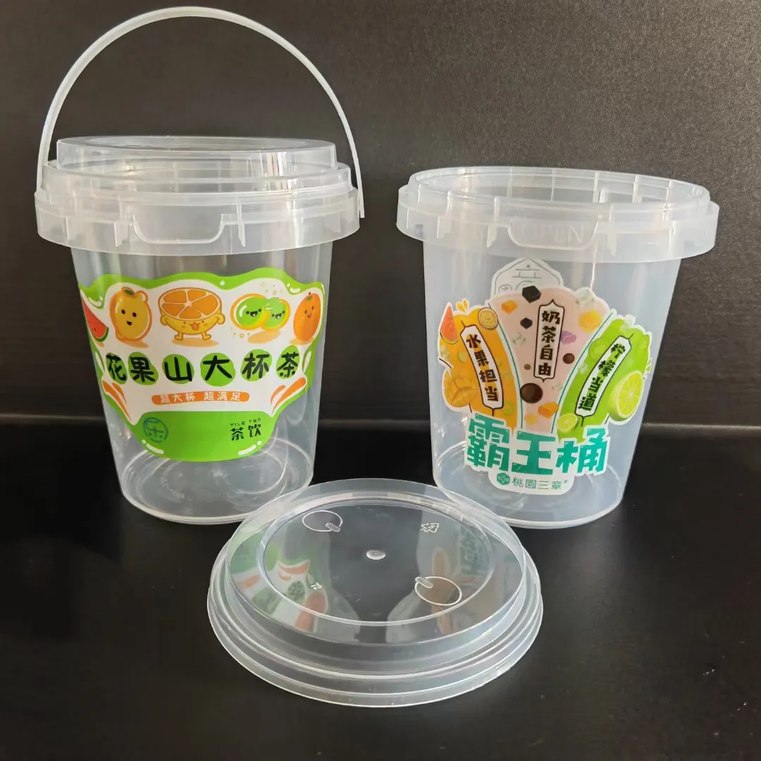 32オンスカスタマイズテイクアウトプラスチック透明フルーツコンテナビッグカップ飲料バレルミルクコーヒーティーバケットカップハンドル付き
