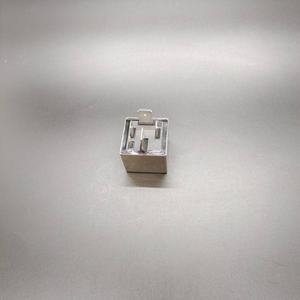 Dispositivo de Mantenimiento de Baterí<span class=keywords><strong>a</strong></span> Eléctrica con Fusible Multi-Relé Big Bull, Compatible con <span class=keywords><strong>Lamborghini</strong></span> Aventador, 357927843A - Product Image 5