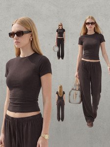 Nouvelle Collection Printemps-Été – T-shirt Court Slim à Col Carré et Manches Courtes Ultra-Extensible pour Femme – Haut Décontracté Quotidien - Product Image 4