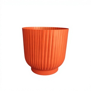 Macetas Contemporáneas de Hierro con Diseño Personalizado, Hechas a Mano, Texturizadas, Chapadas en Oro, Decorativas para Interiores y Exteriores, Gran Venta - Product Image 1