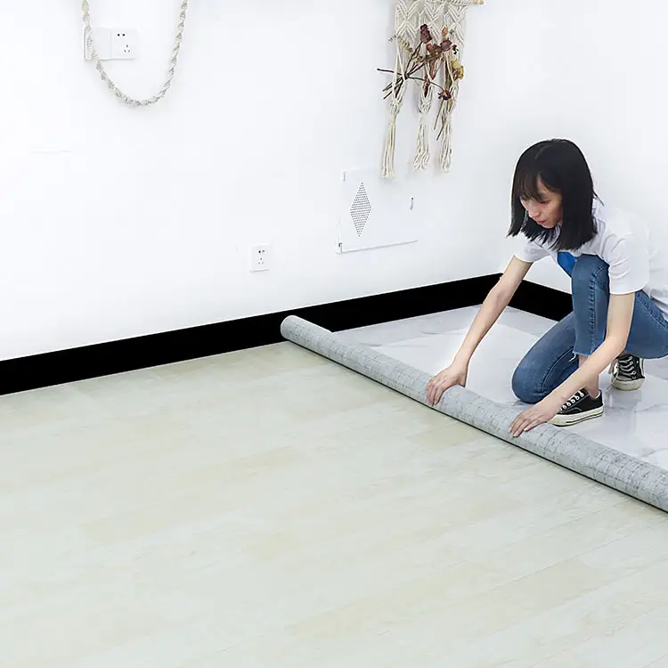 A buon mercato fabbrica impermeabile commerciale bianco pvc pavimentazione rotolo aspetto legno pavimenti in vinile rotolo linoleum pavimenti in bagno