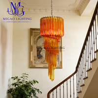 Lustre de bar en verre ambre orange de style médiéval français, avec cadre en métal plaqué, idéal pour villa, salle à manger, salon, hôtel