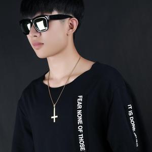 Pendentif croix inversée en acier inoxydable 57 mm pour homme, à porter au quotidien, couleur acier noir et or, forme géométrique, thème chrétien - Product Image 4