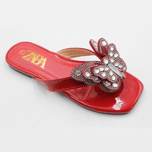Offre Spéciale 2025 été nouvelles pantoufles à la mode femmes quotidiennes sandales extérieures à fond plat avec forme d'arc chaussures uniques tongs - Product Image 5
