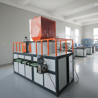 Machine de recyclage et de traitement des vitres de pare-brise usagées et du verre feuilleté pour bâtiments