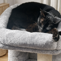 Arbre à chat multi-niveaux moderne de luxe en velours avec poteaux à gratter en sisal naturel, structure d'escalade en peluche écologique pour appartement