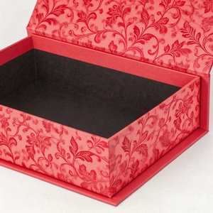 Scatole Regalo in Cartone con Logo Personalizzato, Chiusura Magnetica Nera di Alta Qualità - Product Image 6