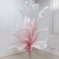 Installation artistique géante en soie, faite main et sur mesure, haut de gamme et de luxe, pour mariage, décoration de scène de rentrée scolaire et vitrine