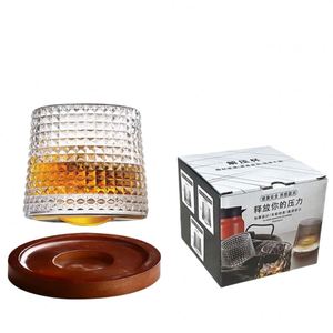 Vaso de whisky nórdico inclinado giratorio con base giratoria para mezclar - Product Image 1