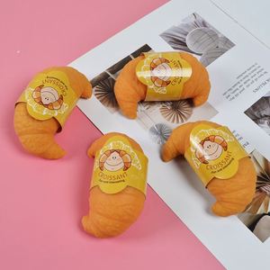 Juguete Antiestrés con Forma de Comida Simulada, Juguete Sensorial para Aliviar el Estrés, Juguete de Descompresión con Forma de Croissant para Niños, Regalos - Product Image 3