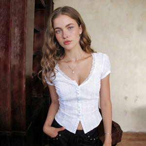 เสื้อแขนสั้นผู้หญิงสไตล์ฝรั่งเศส ผ้าลูกไม้ แขนพอง คอวี ทรงเข้ารูป เสื้อฤดูร้อน แฟชั่นหรูหรา - Product Image 4